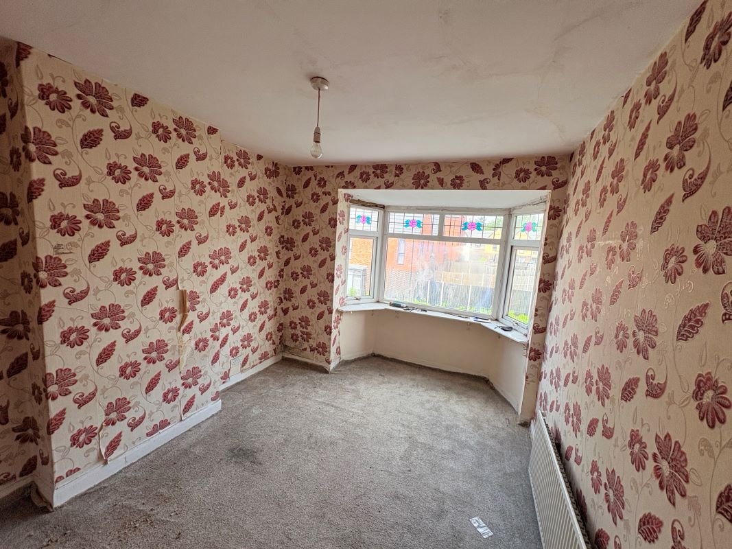 Freehold Vacant Three Bedroom House