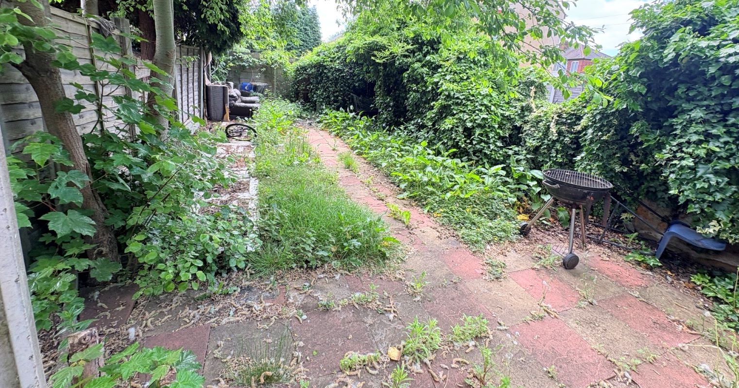 Freehold Vacant Three Bedroom House