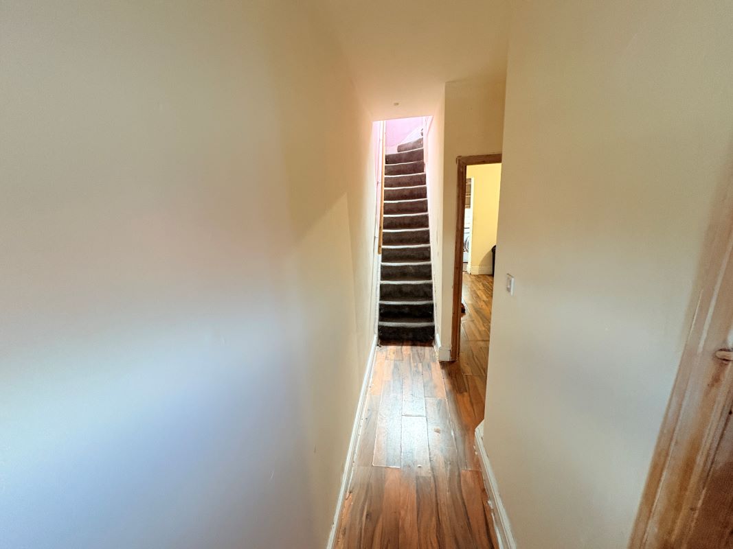 Freehold Vacant Three Bedroom House