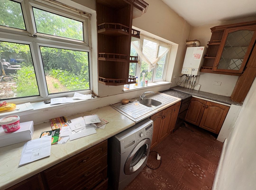 Freehold Vacant Three Bedroom House