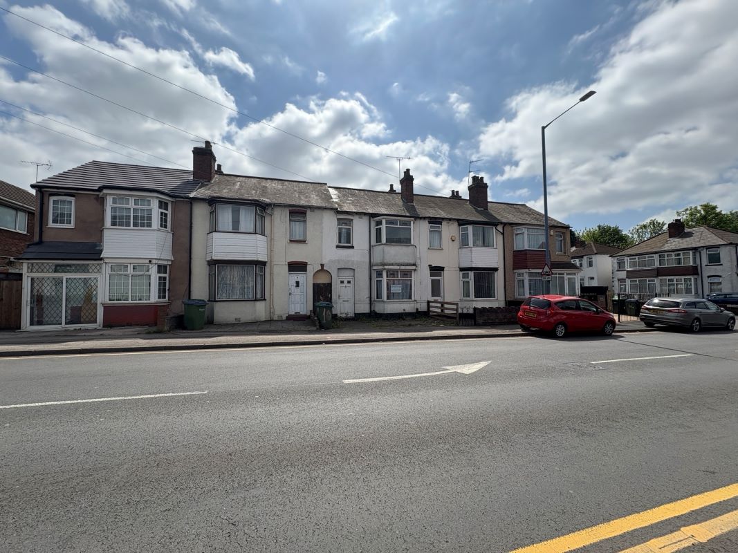 Freehold Vacant Three Bedroom House