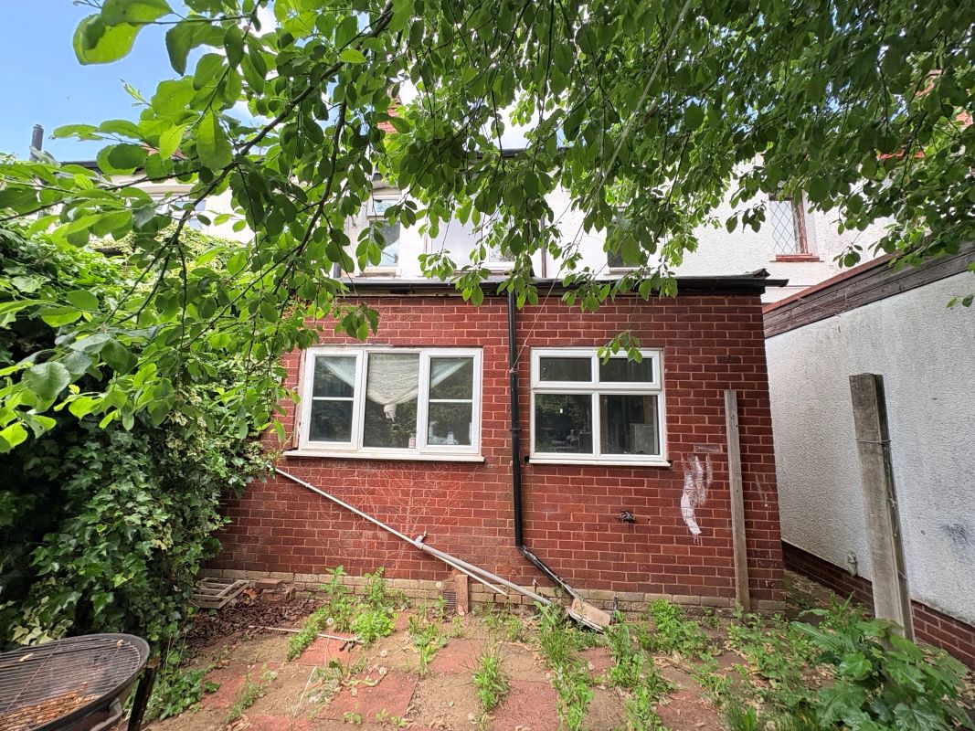 Freehold Vacant Three Bedroom House