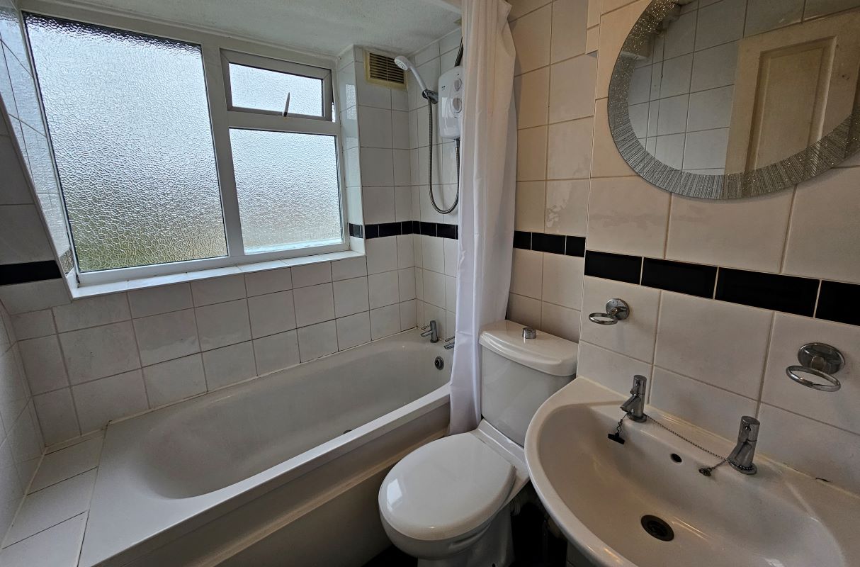 Leasehold Vacant Two Bedroom Flat in Popular Commuter Village