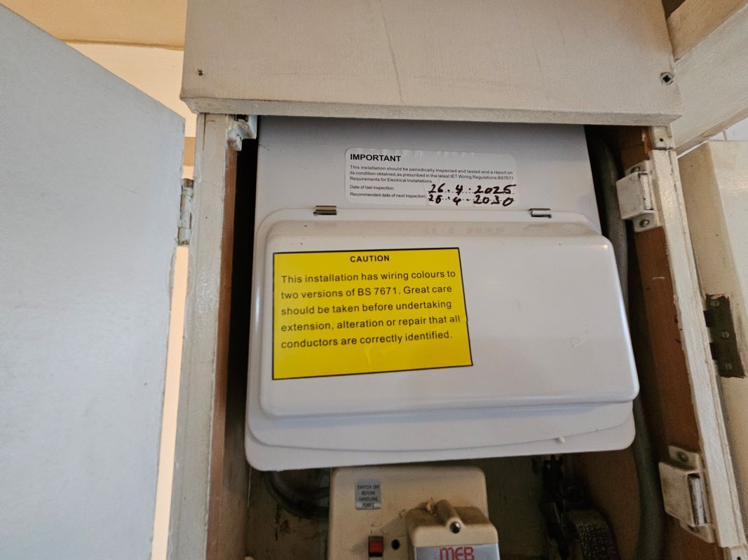 Leasehold Vacant Two Bedroom Flat in Popular Commuter Village