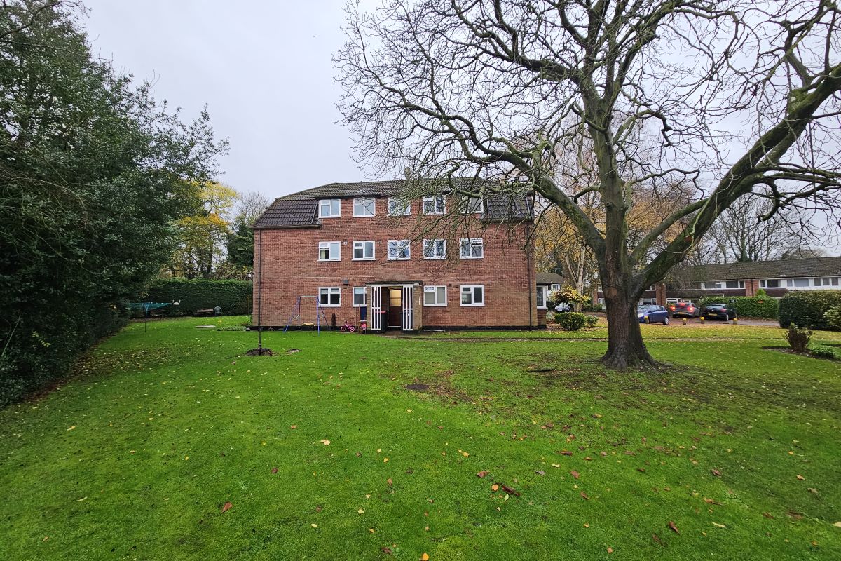 Leasehold Vacant Two Bedroom Flat in Popular Commuter Village