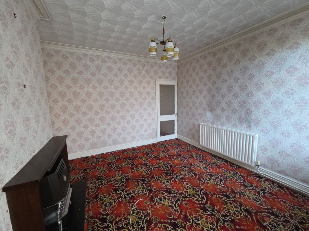 Freehold Vacant Three Bedroom Terrace House