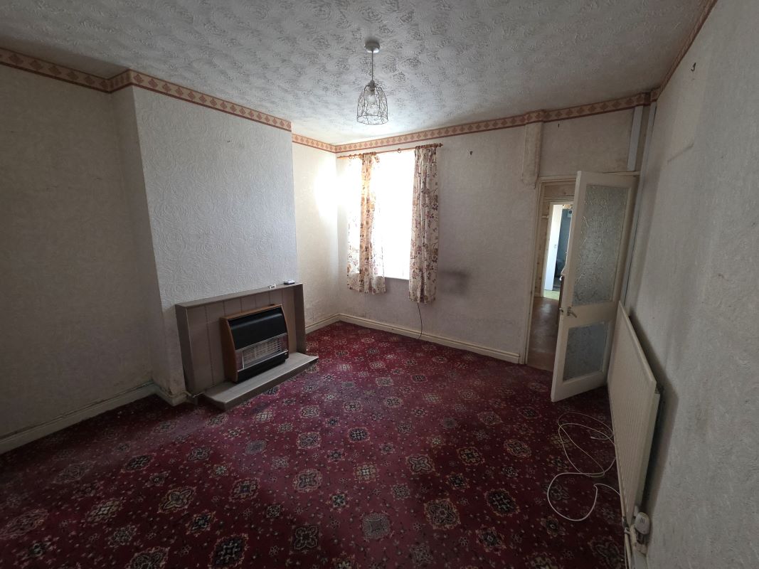 Freehold Vacant Three Bedroom Terrace House