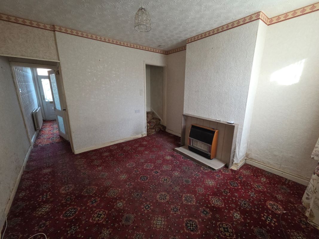 Freehold Vacant Three Bedroom Terrace House
