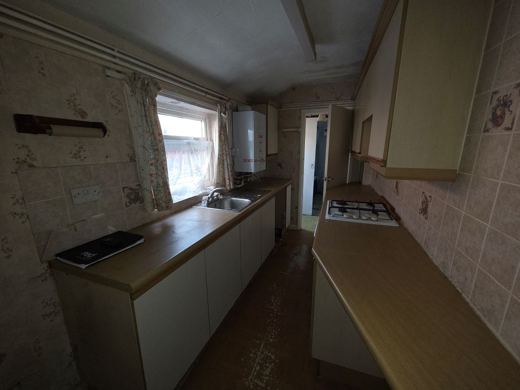 Freehold Vacant Three Bedroom Terrace House