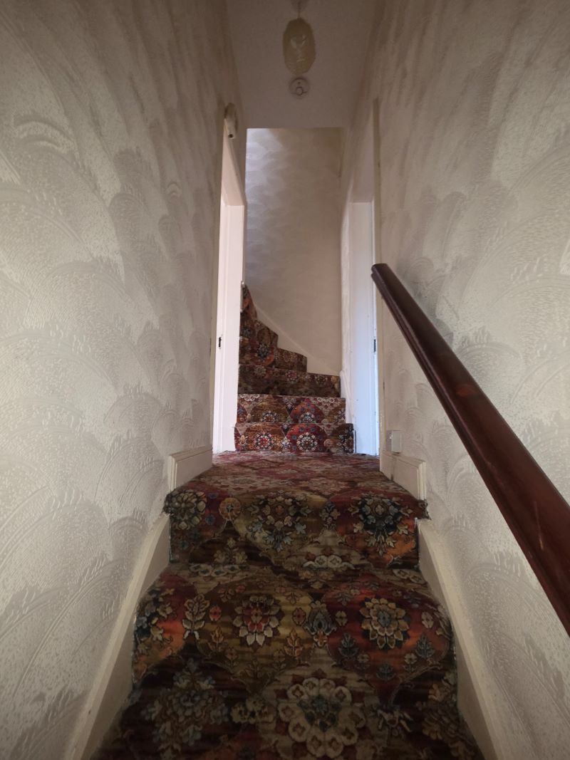 Freehold Vacant Three Bedroom Terrace House