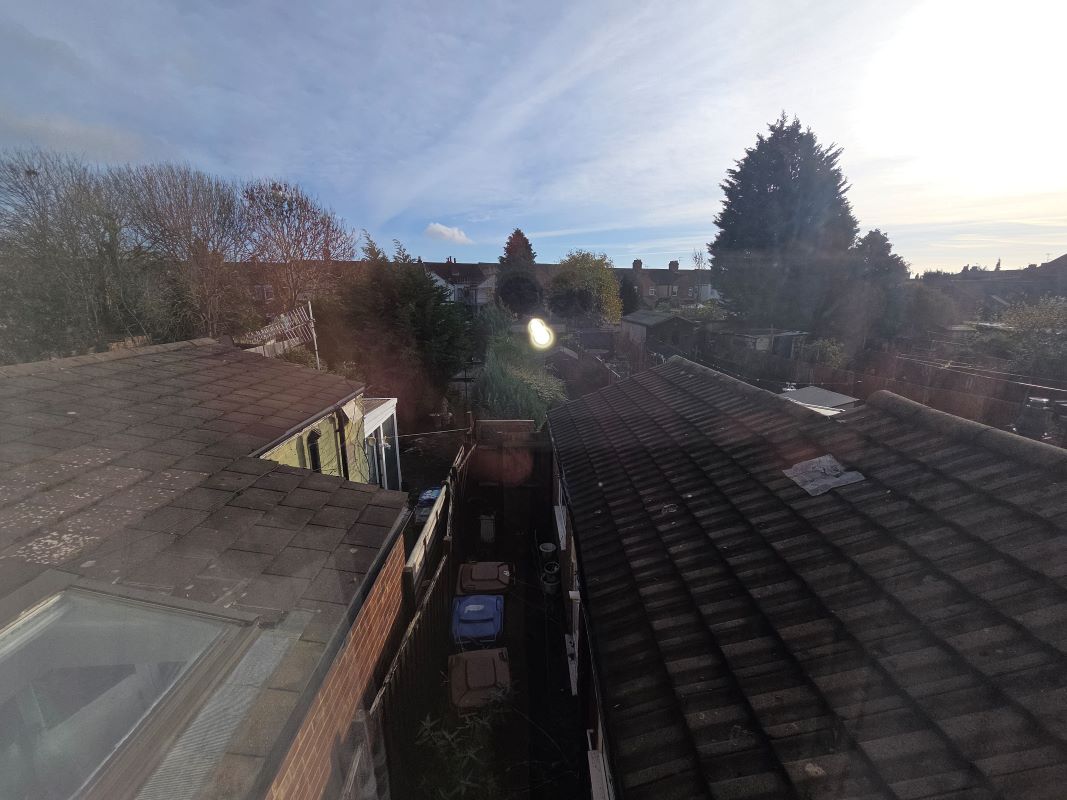 Freehold Vacant Three Bedroom Terrace House