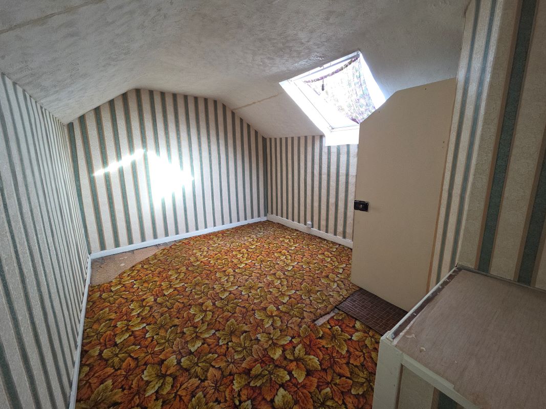 Freehold Vacant Three Bedroom Terrace House