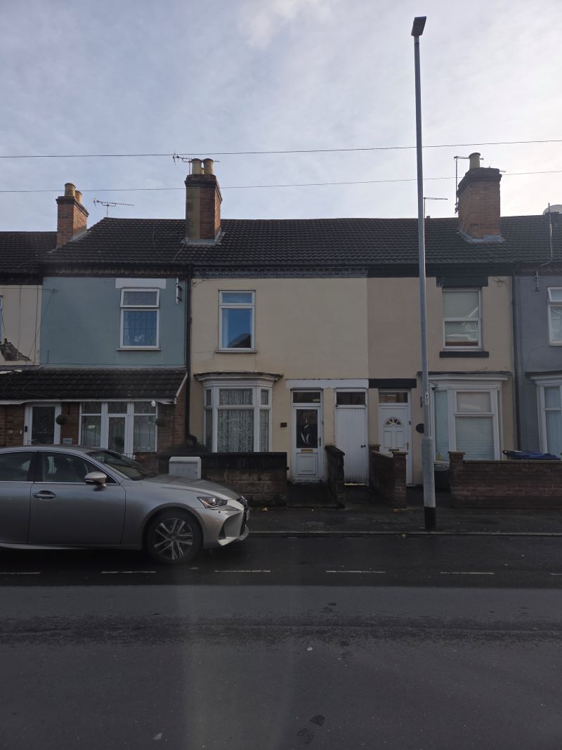Freehold Vacant Three Bedroom Terrace House