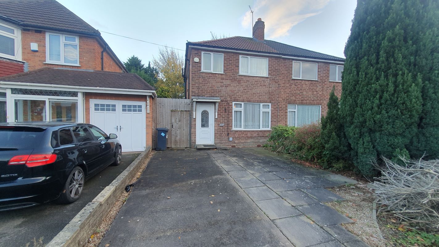 Freehold Vacant Semi-Detached House with Three Bedrooms