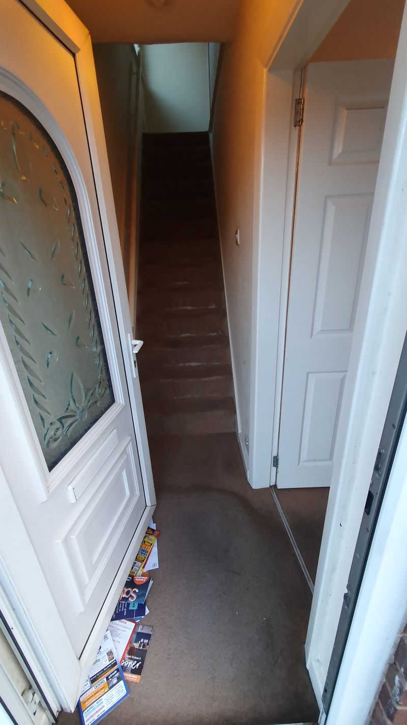 Freehold Vacant Semi-Detached House with Three Bedrooms