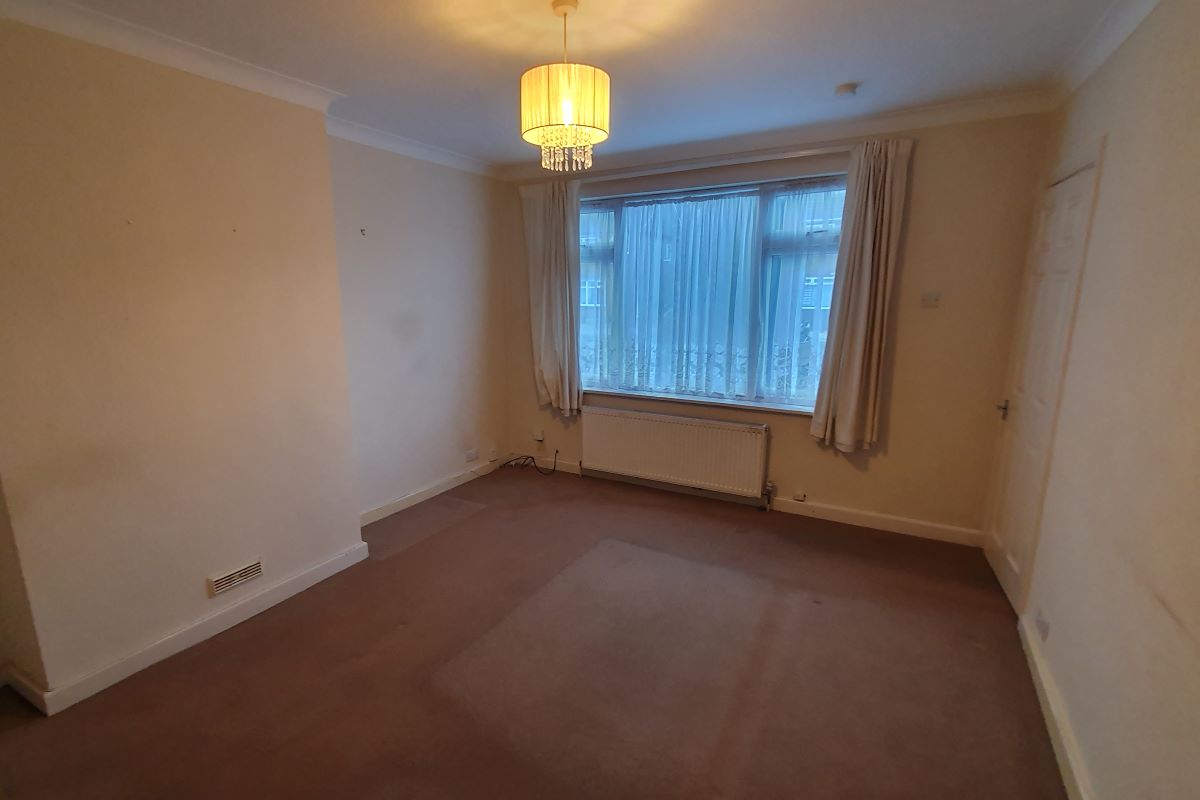 Freehold Vacant Semi-Detached House with Three Bedrooms