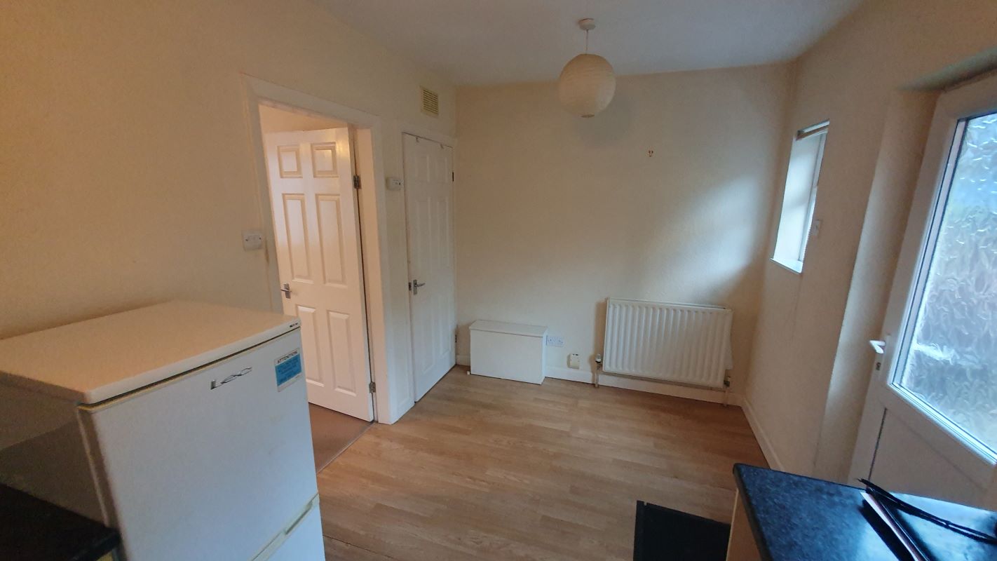 Freehold Vacant Semi-Detached House with Three Bedrooms