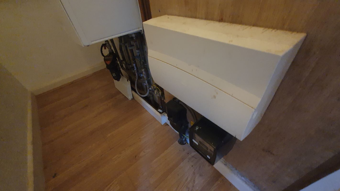 Freehold Vacant Semi-Detached House with Three Bedrooms