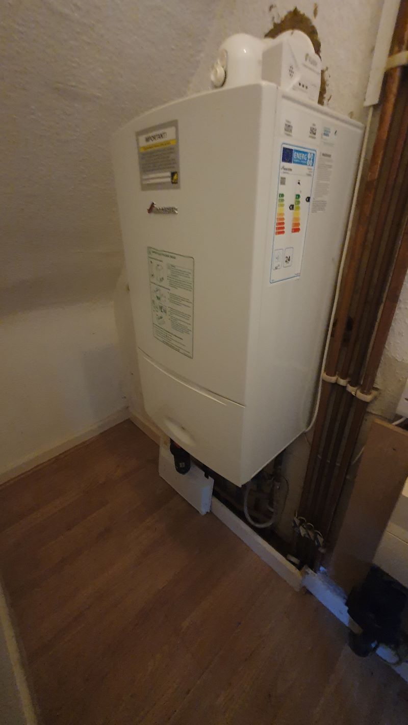 Freehold Vacant Semi-Detached House with Three Bedrooms