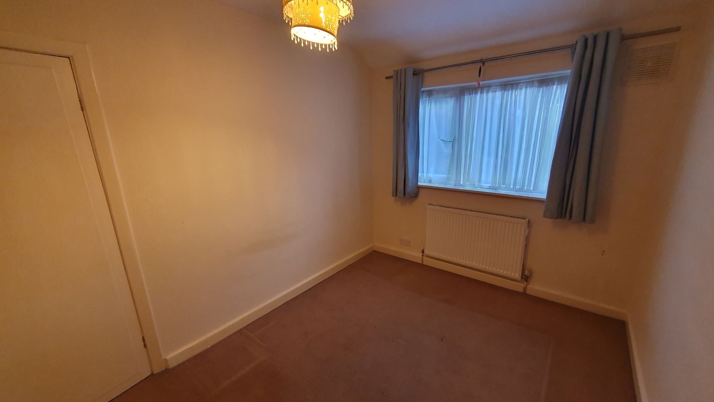 Freehold Vacant Semi-Detached House with Three Bedrooms