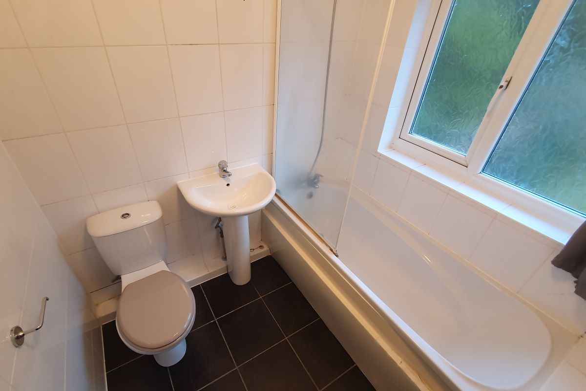 Freehold Vacant Semi-Detached House with Three Bedrooms