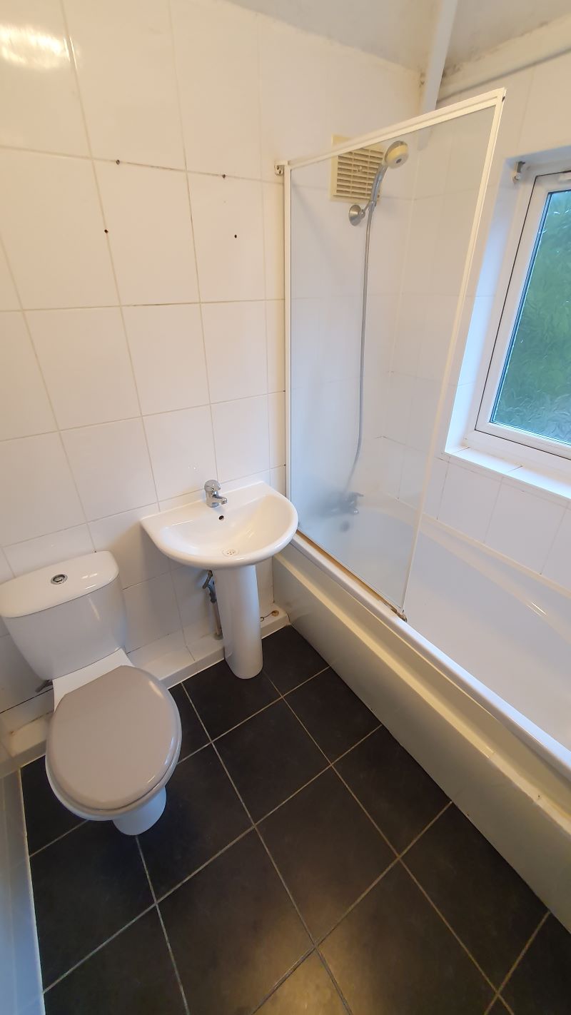 Freehold Vacant Semi-Detached House with Three Bedrooms