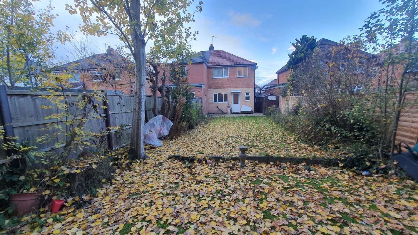 Freehold Vacant Semi-Detached House with Three Bedrooms
