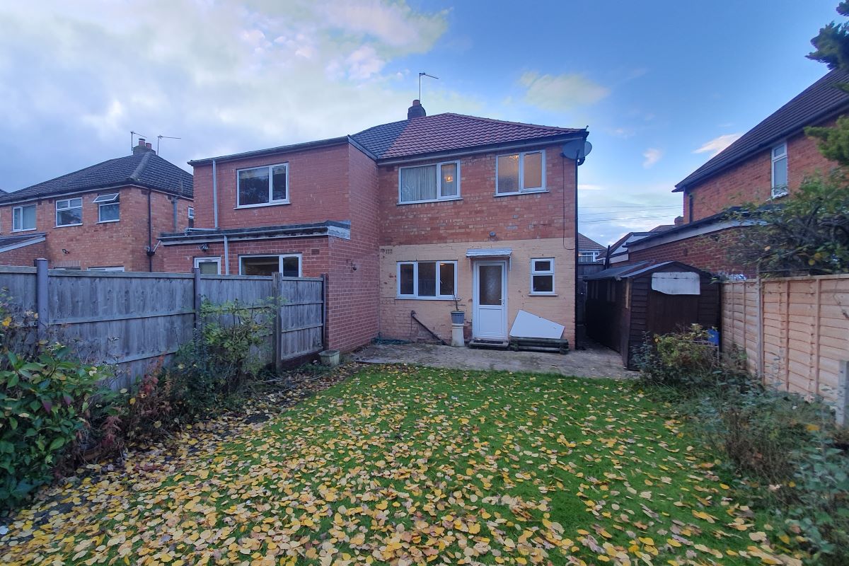 Freehold Vacant Semi-Detached House with Three Bedrooms