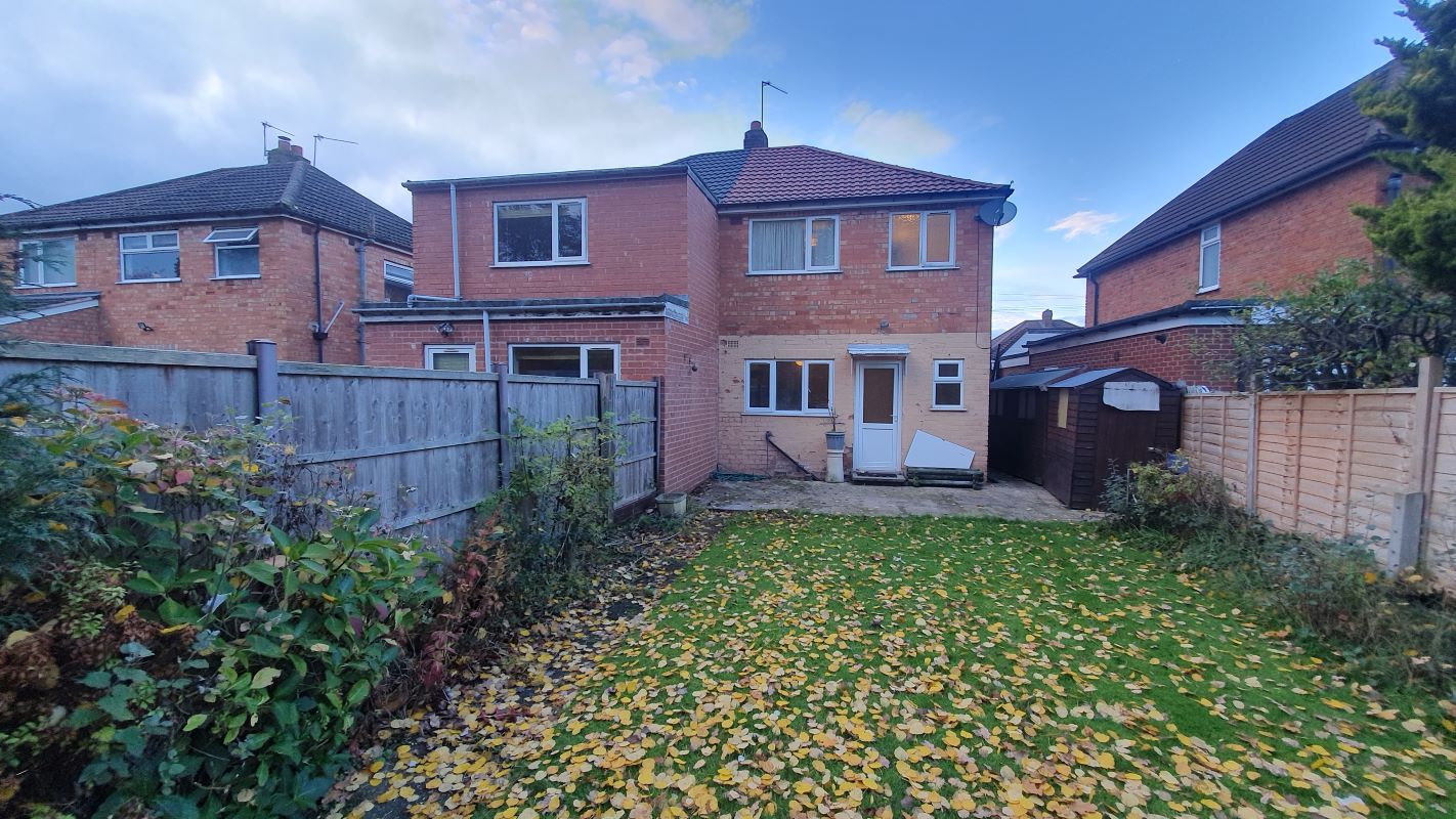 Freehold Vacant Semi-Detached House with Three Bedrooms