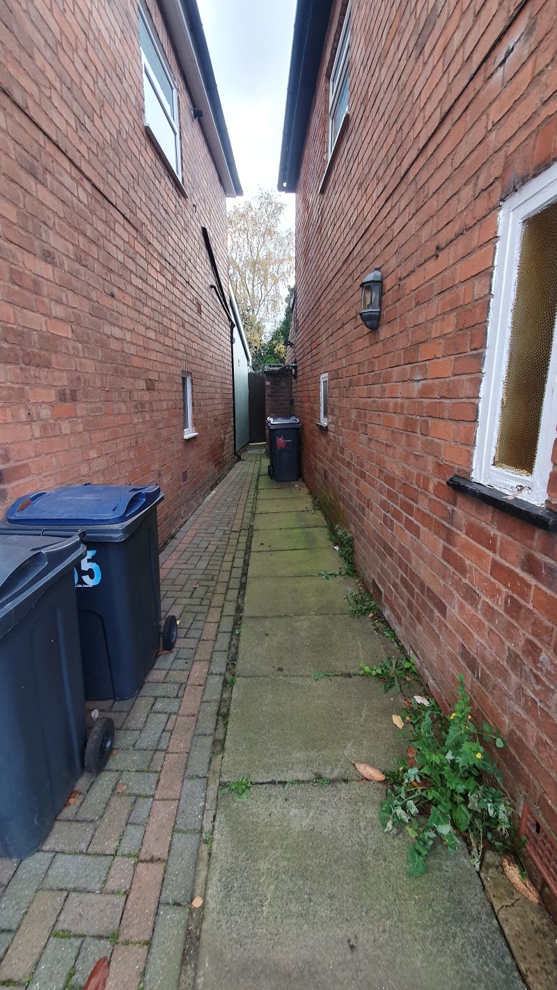 Freehold Vacant Semi-Detached House With Three Bedrooms