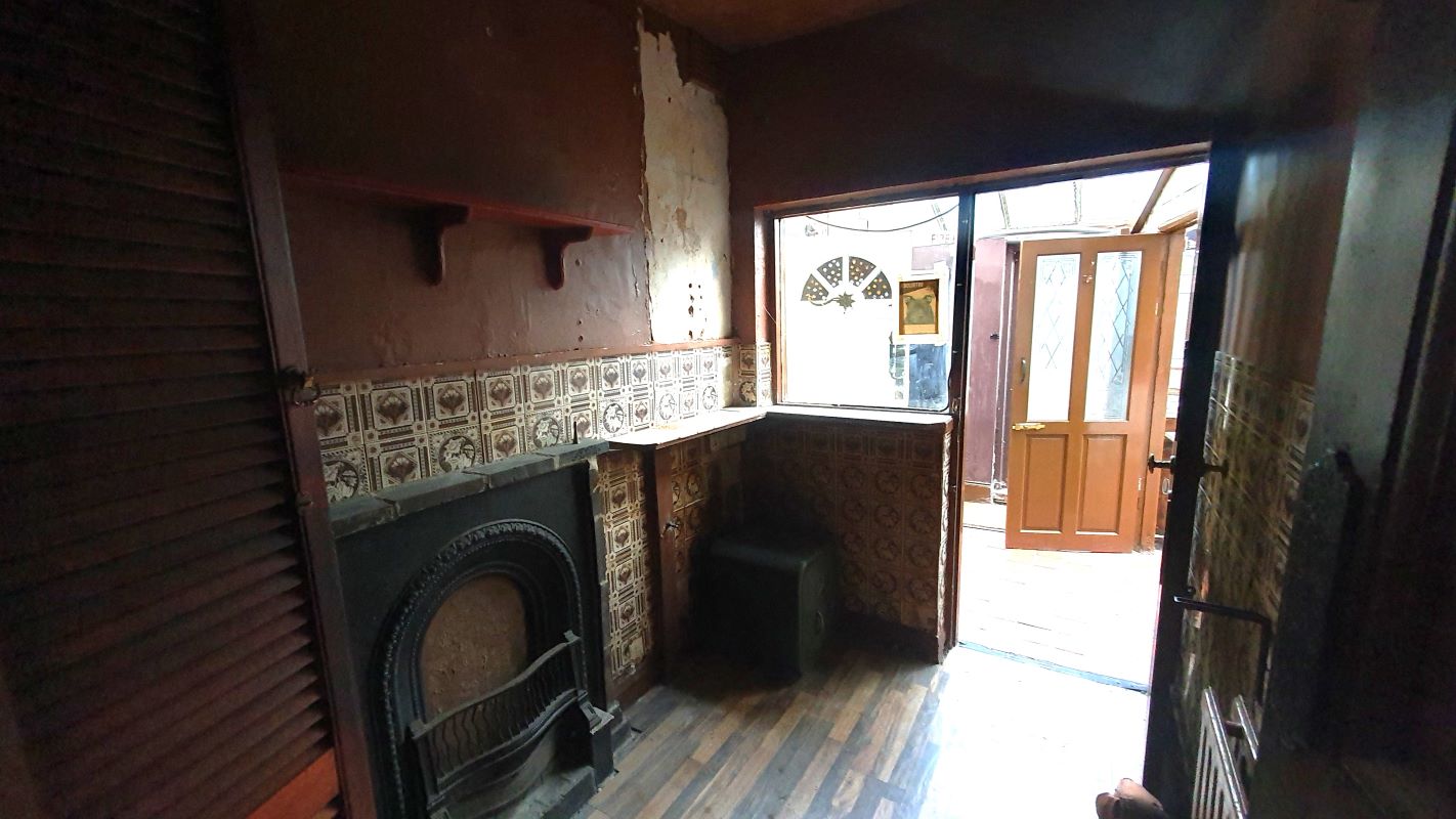 Freehold Vacant Semi-Detached House With Three Bedrooms