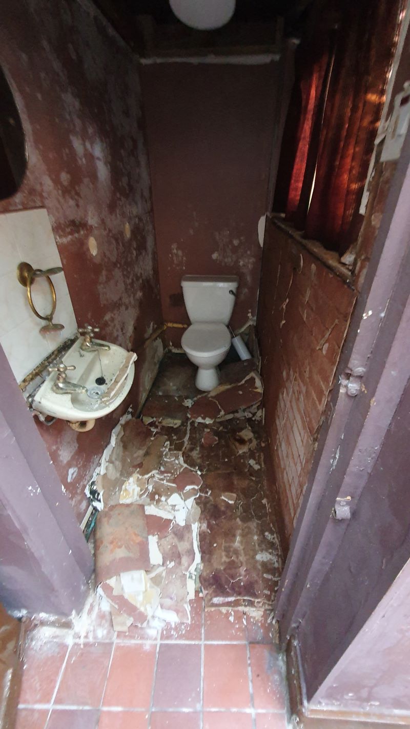 Freehold Vacant Semi-Detached House With Three Bedrooms