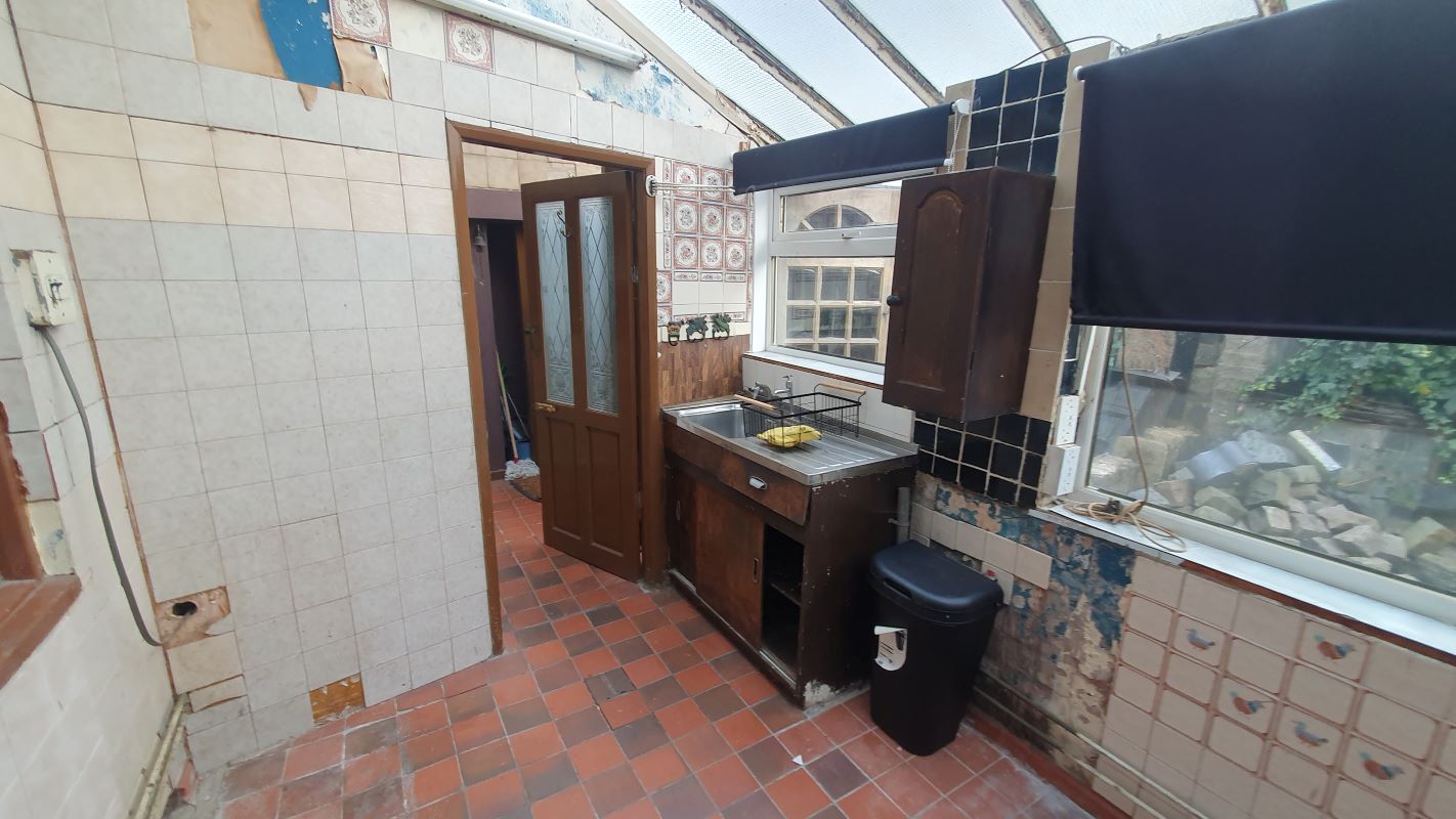 Freehold Vacant Semi-Detached House With Three Bedrooms