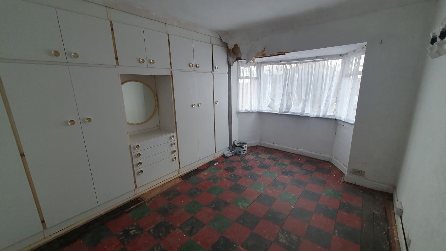 Freehold Vacant Semi-Detached House With Three Bedrooms