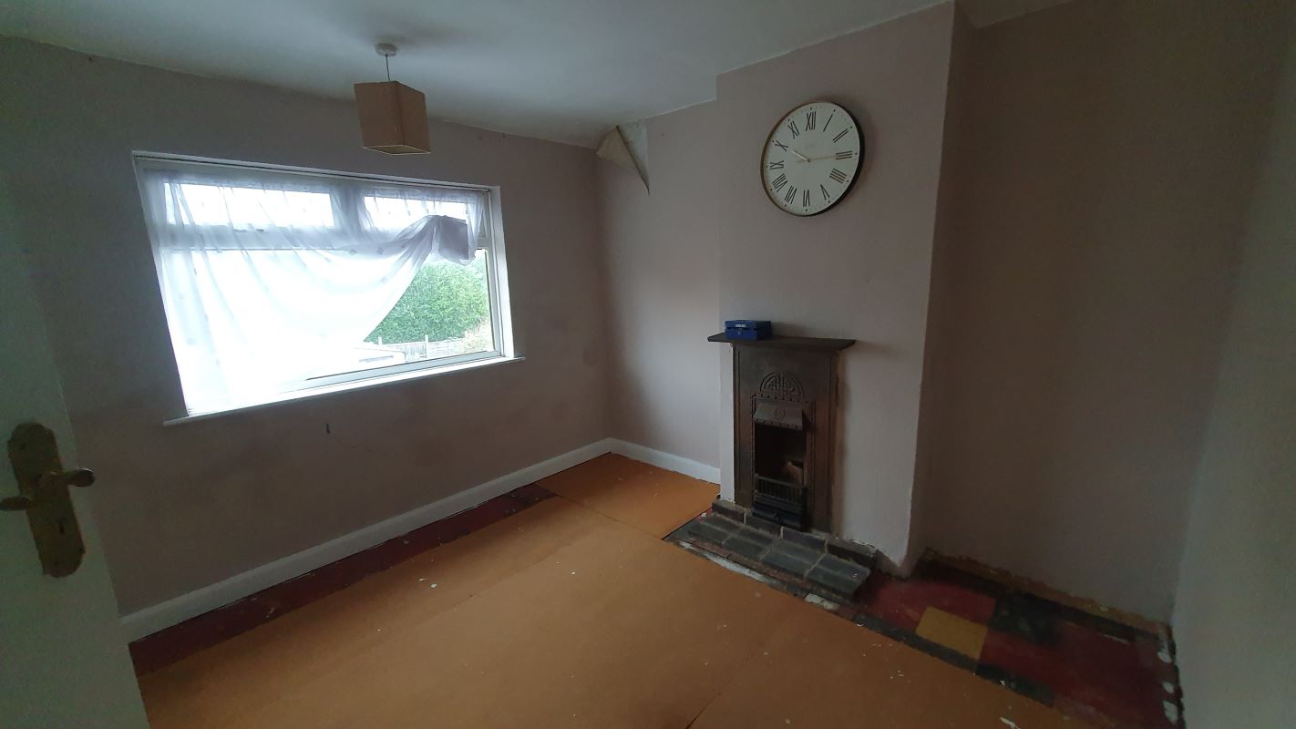 Freehold Vacant Semi-Detached House With Three Bedrooms