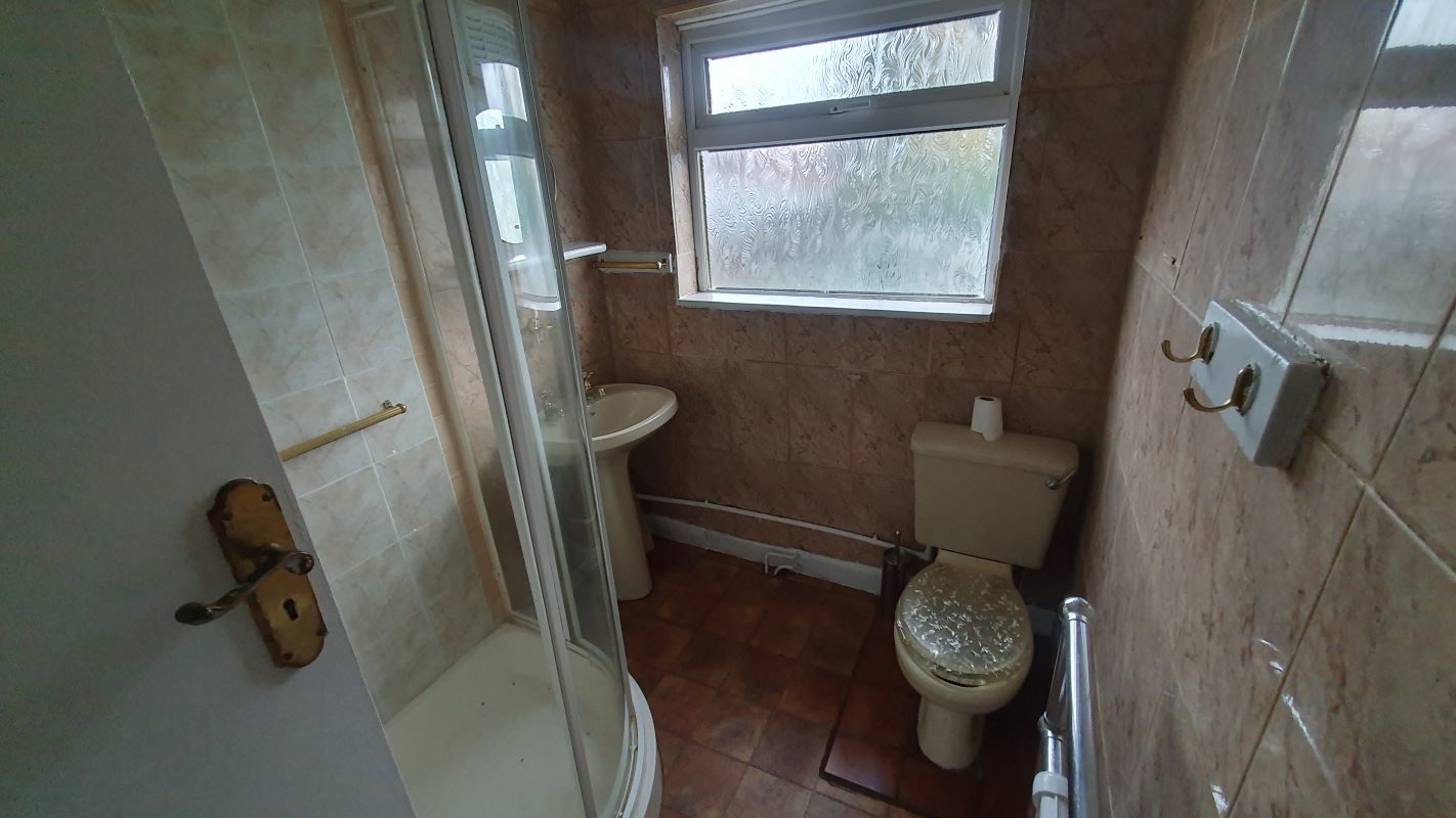 Freehold Vacant Semi-Detached House With Three Bedrooms