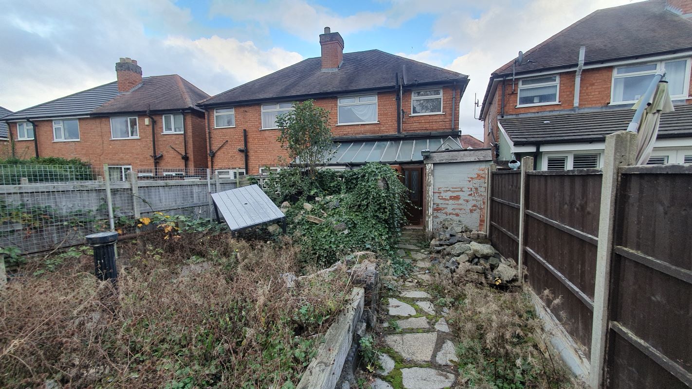 Freehold Vacant Semi-Detached House With Three Bedrooms