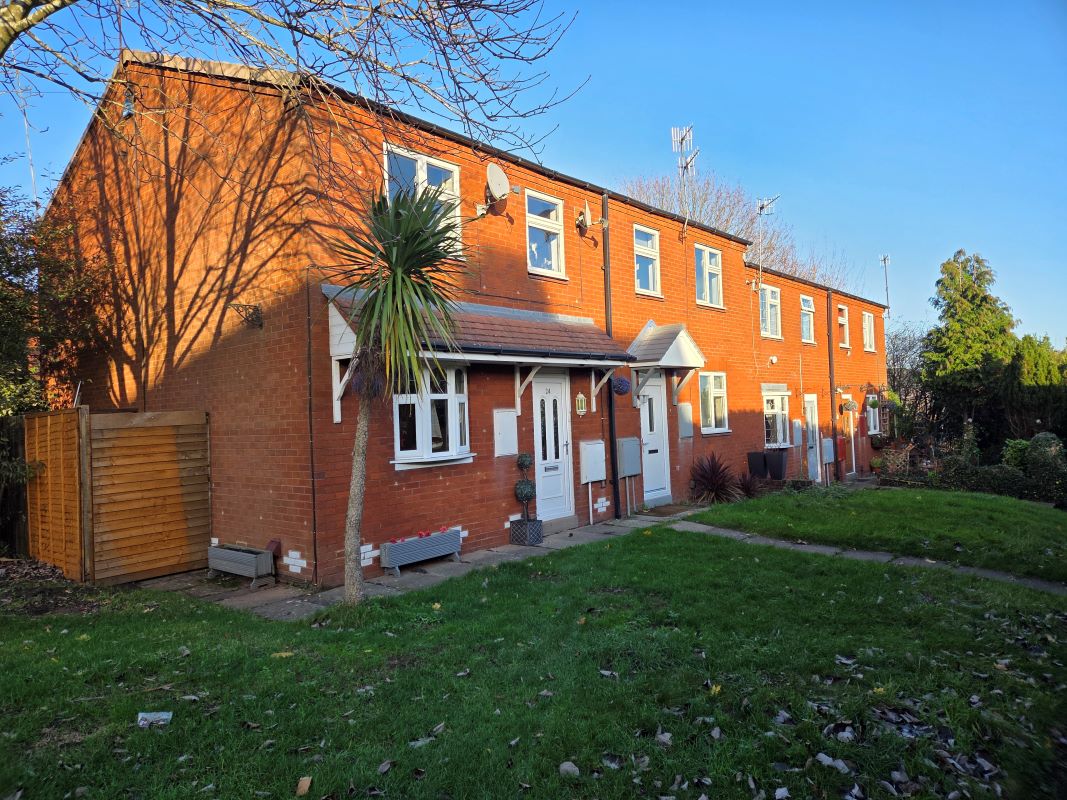 Freehold Vacant Three Bedroom House