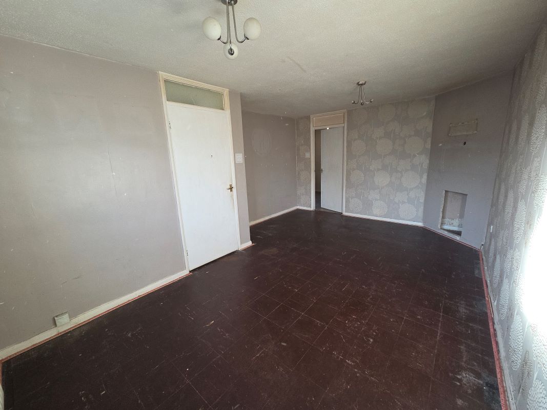 Freehold Vacant Three Bedroom House