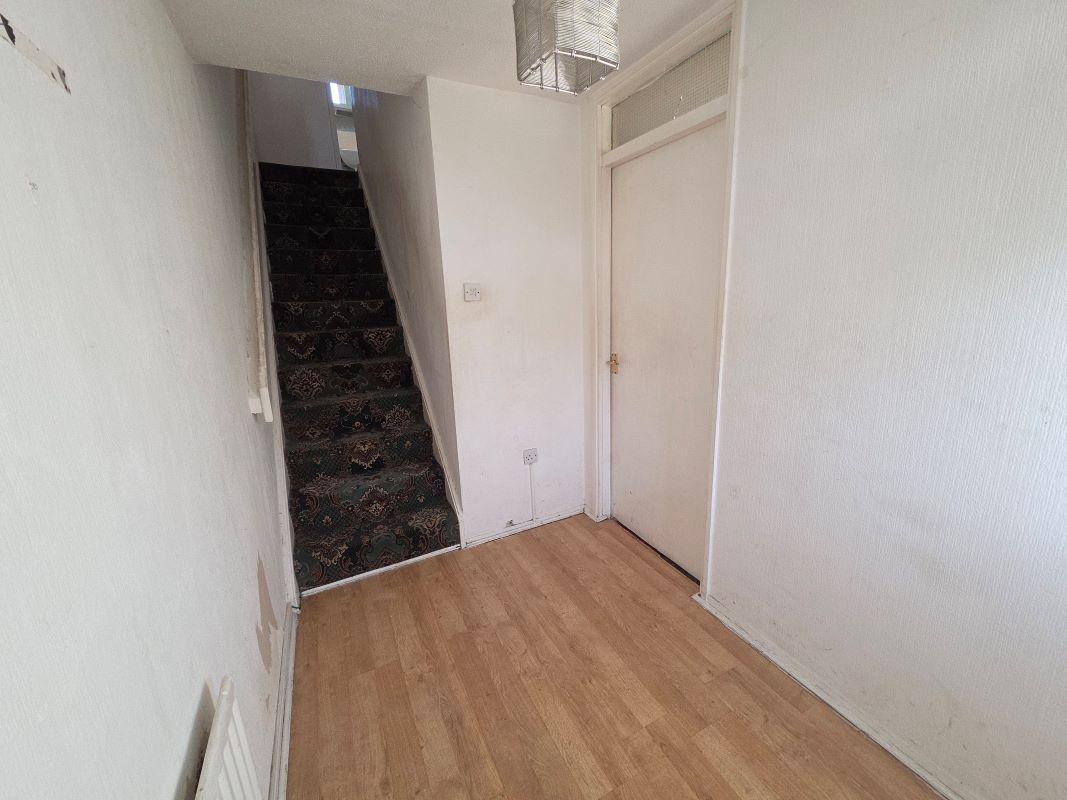 Freehold Vacant Three Bedroom House