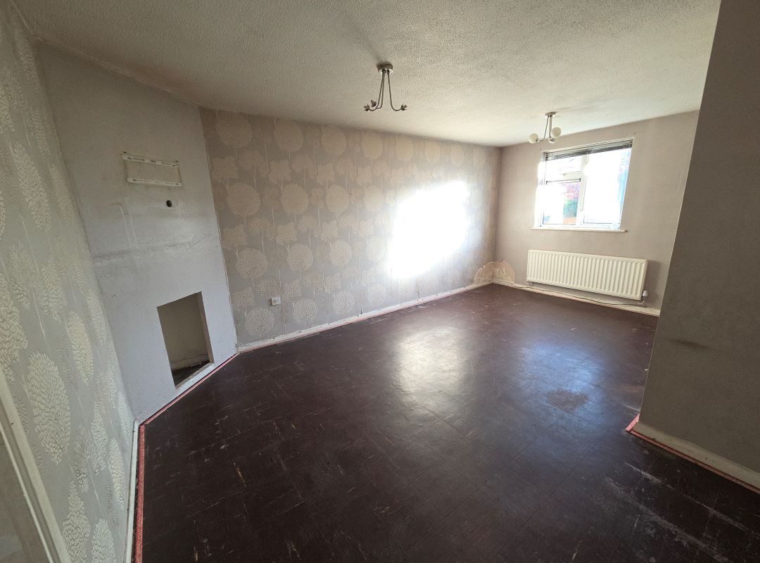 Freehold Vacant Three Bedroom House