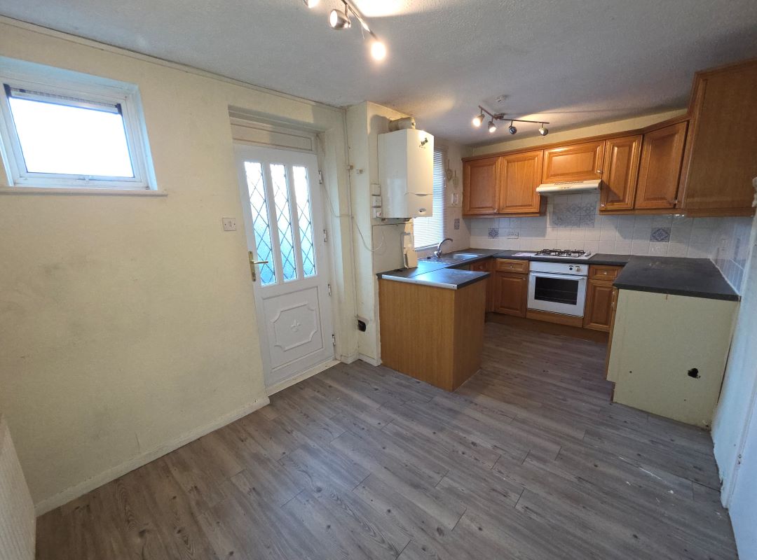 Freehold Vacant Three Bedroom House