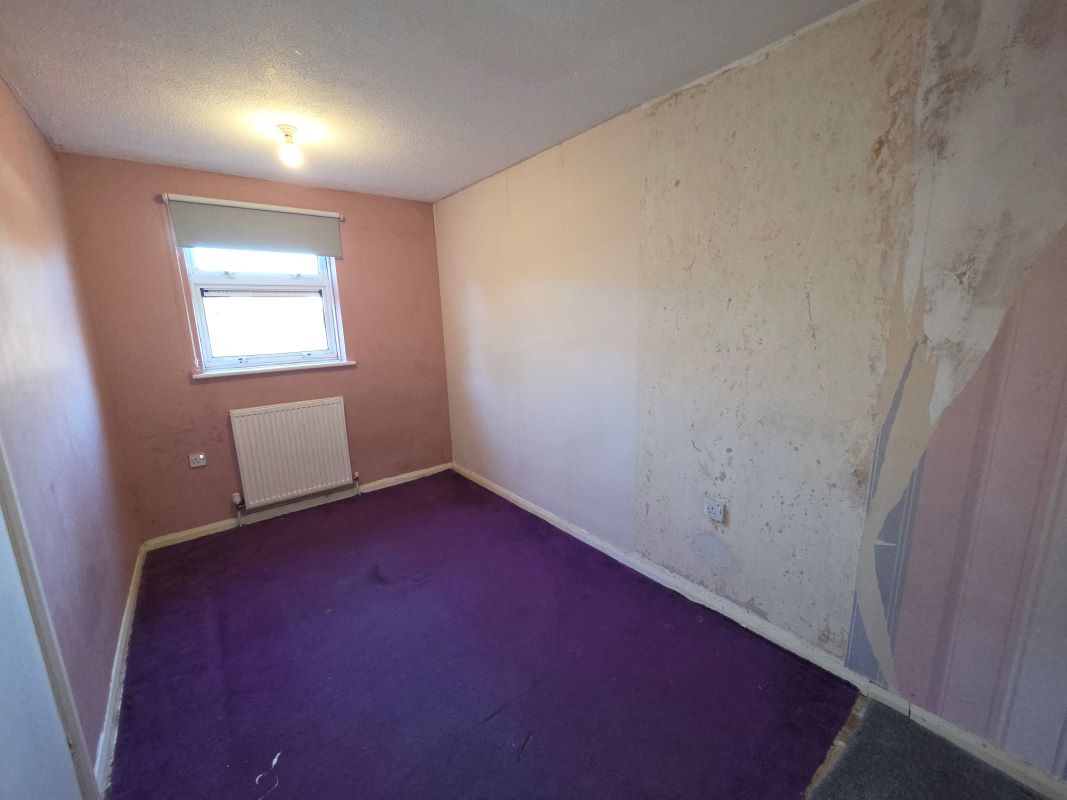 Freehold Vacant Three Bedroom House