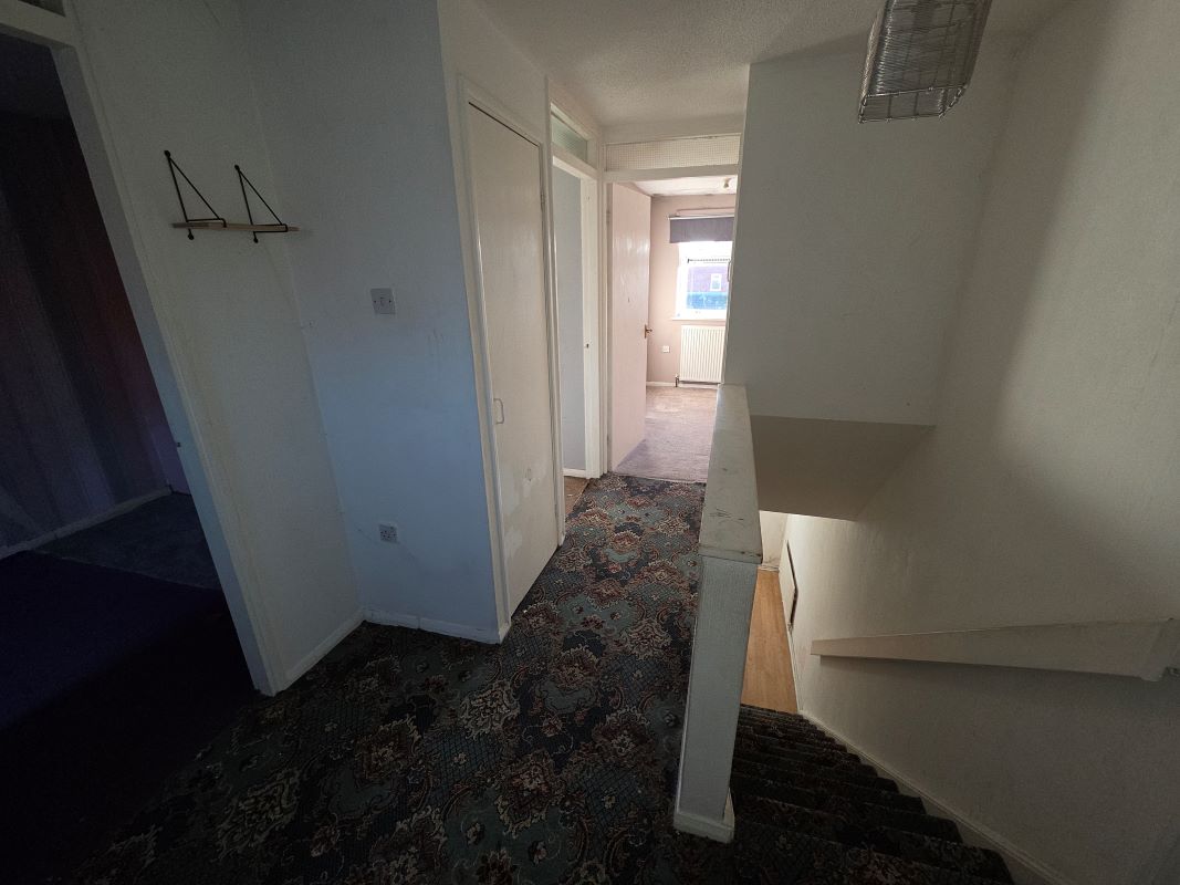 Freehold Vacant Three Bedroom House