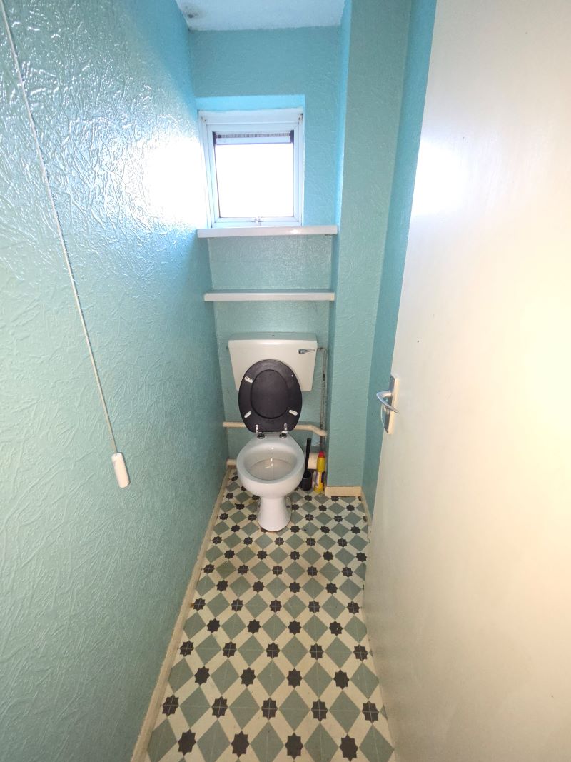 Freehold Vacant Three Bedroom House