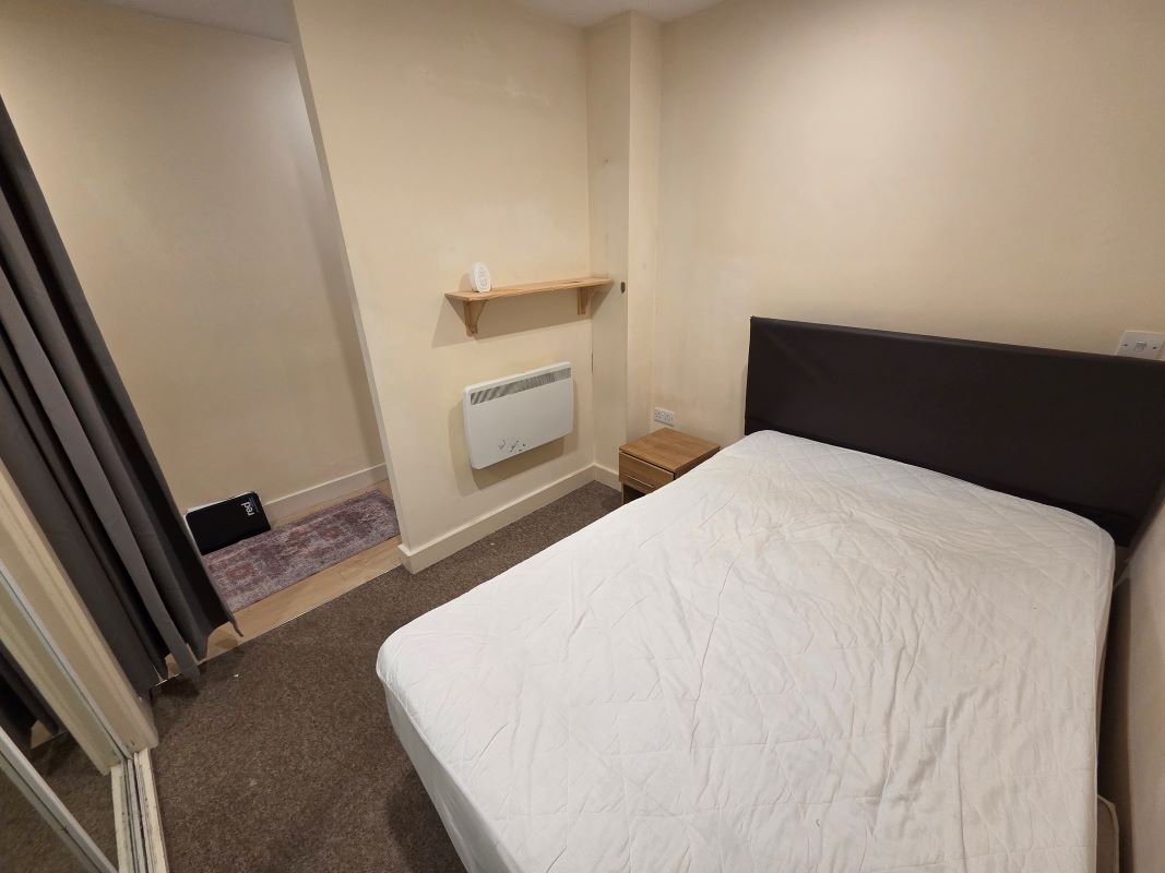 Leasehold Vacant Modern First Floor City Centre Apartment