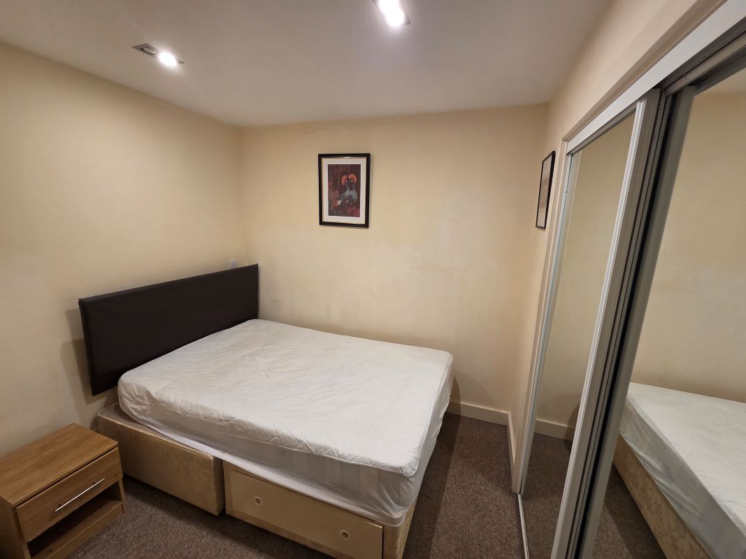 Leasehold Vacant Modern First Floor City Centre Apartment