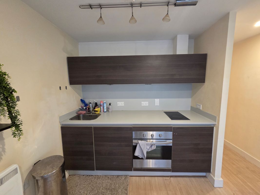 Leasehold Vacant Modern First Floor City Centre Apartment