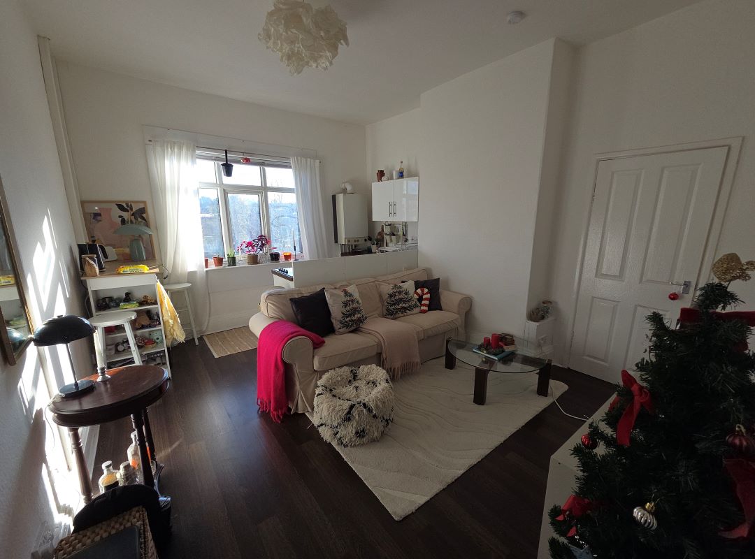 Flat 2,, 437 Cannock Road, Hednesford, Cannock, Staffordshire, WS12 4AE