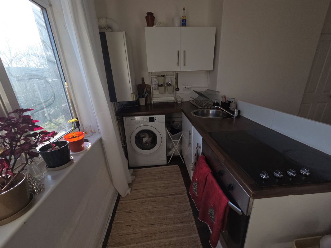 Flat 2,, 437 Cannock Road, Hednesford, Cannock, Staffordshire, WS12 4AE